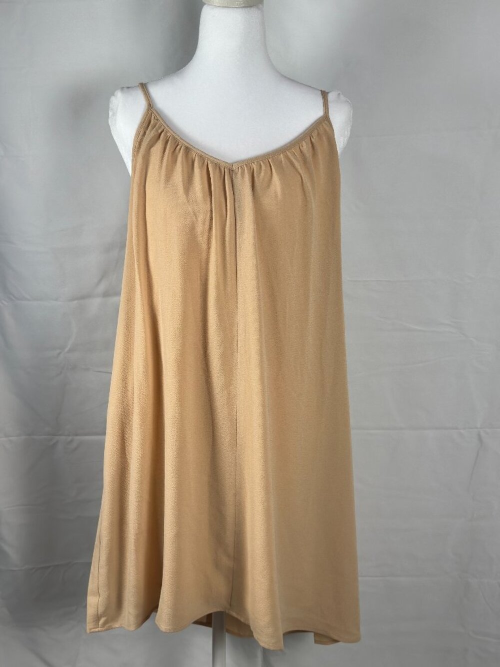 NWT GILLI Beige Tie‑Strap Pleated Midi Dress – Size M Vacation, Resort Wear